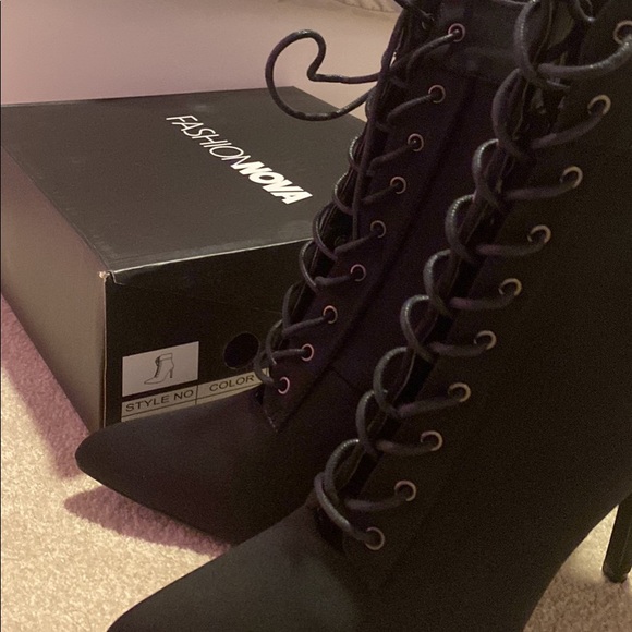 Brand new Black Booties FashionNova size 9 - Picture 4 of 6